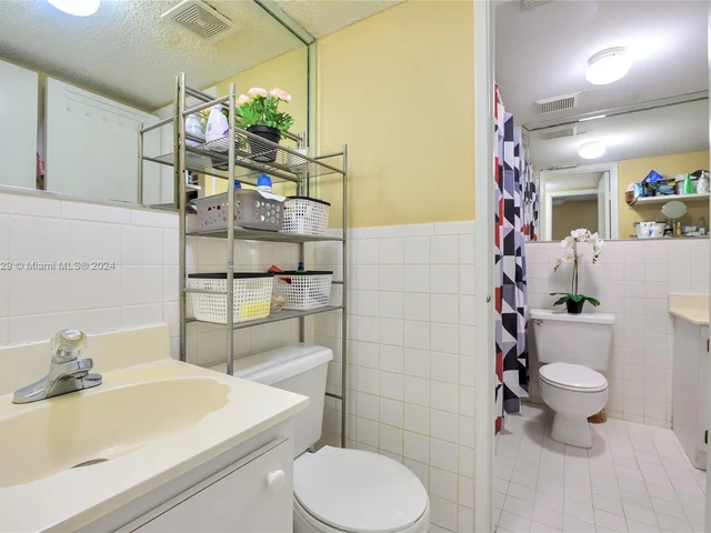 6041 W 24th Ave # 111, Hialeah FL 33016