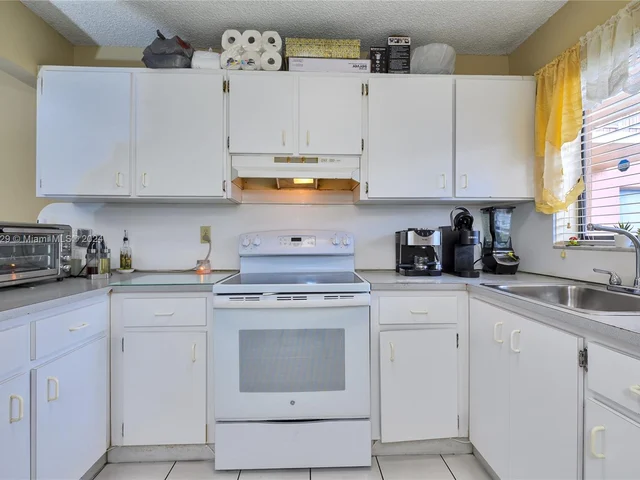 6041 W 24th Ave # 111, Hialeah FL 33016