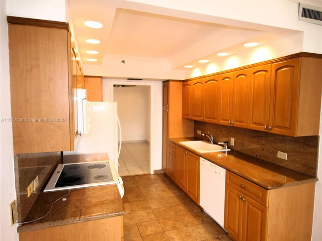 20191 E Country Club Dr # 708, Aventura FL 33180