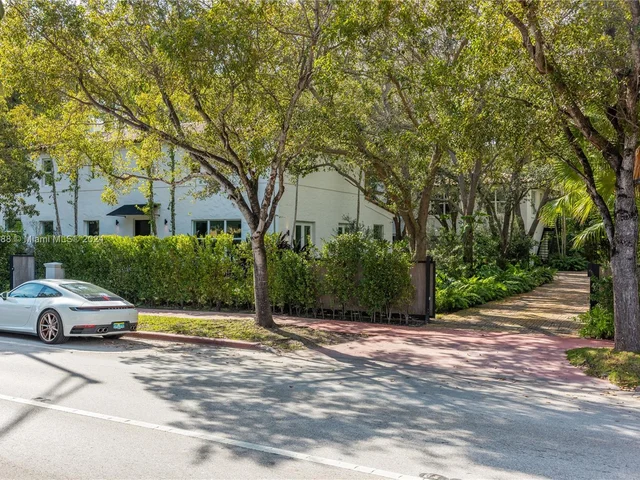 5812 Alton Rd, Miami Beach FL 33140