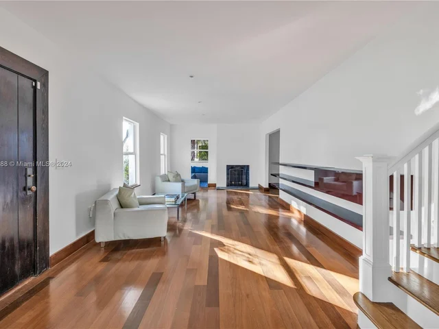 5812 Alton Rd, Miami Beach FL 33140