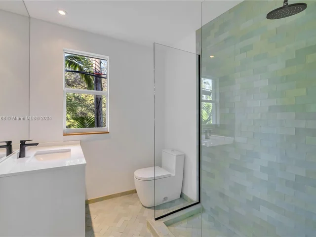 5812 Alton Rd, Miami Beach FL 33140