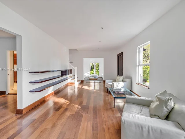 5812 Alton Rd, Miami Beach FL 33140