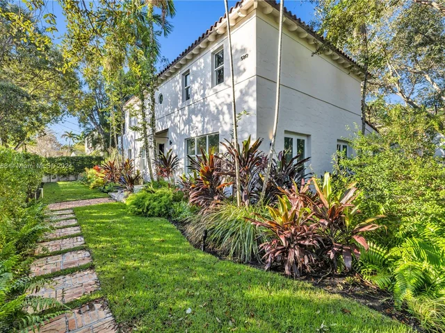 5812 Alton Rd, Miami Beach FL 33140