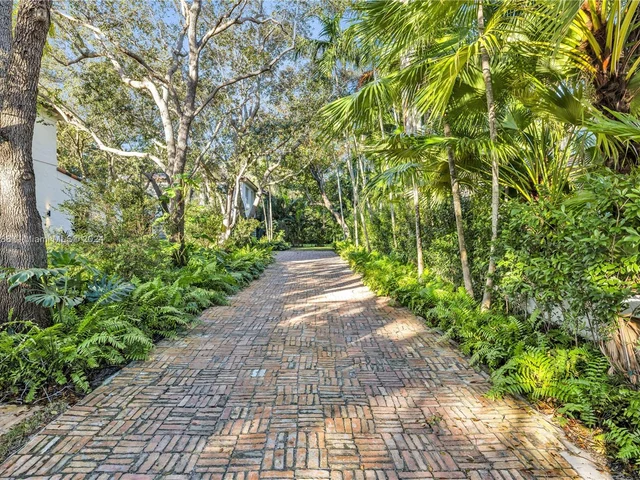 5812 Alton Rd, Miami Beach FL 33140