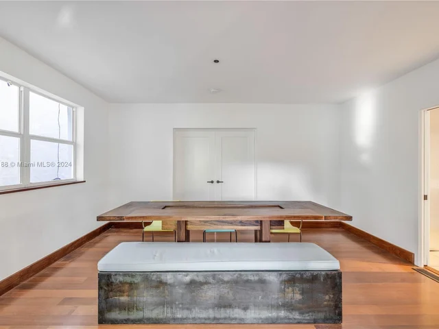 5812 Alton Rd, Miami Beach FL 33140