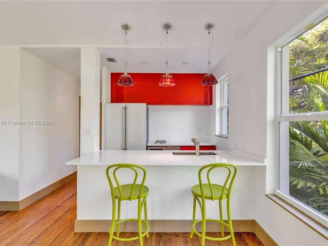 5812 Alton Rd, Miami Beach FL 33140