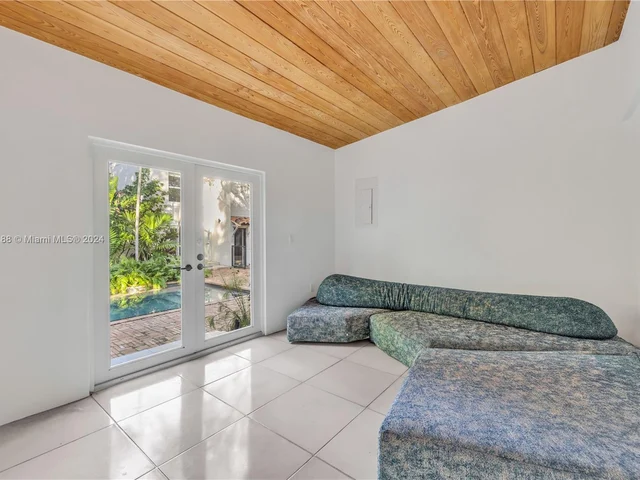 5812 Alton Rd, Miami Beach FL 33140