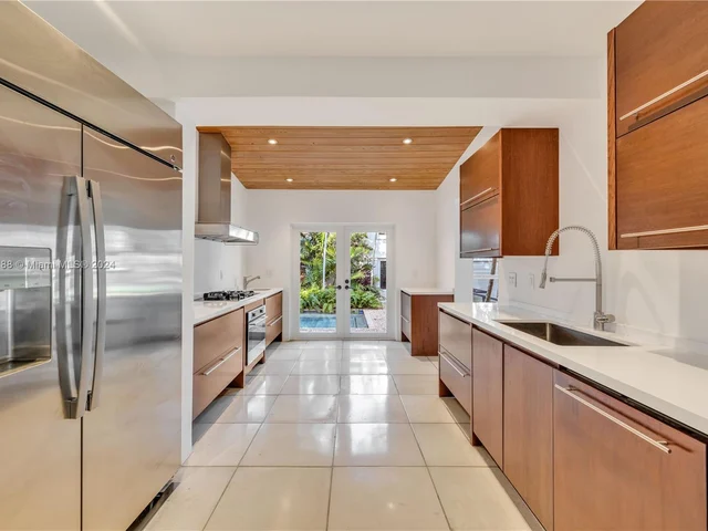 5812 Alton Rd, Miami Beach FL 33140