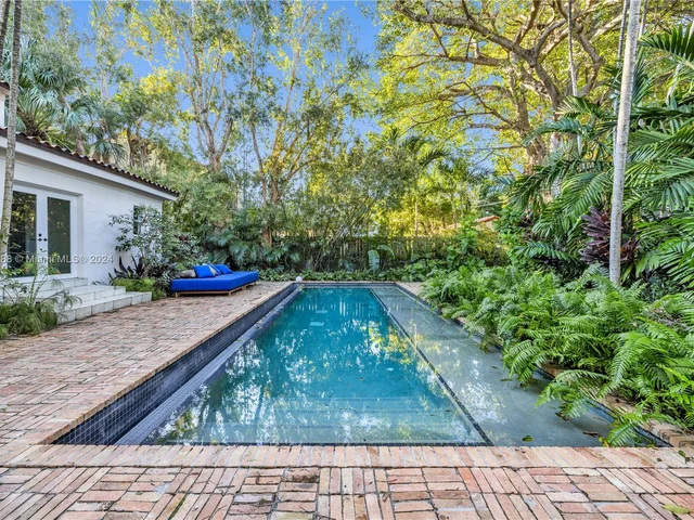 5812 Alton Rd, Miami Beach FL 33140