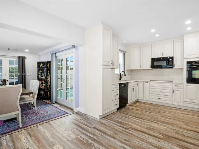 21 NW 56th Ct, Oakland Park FL 33309