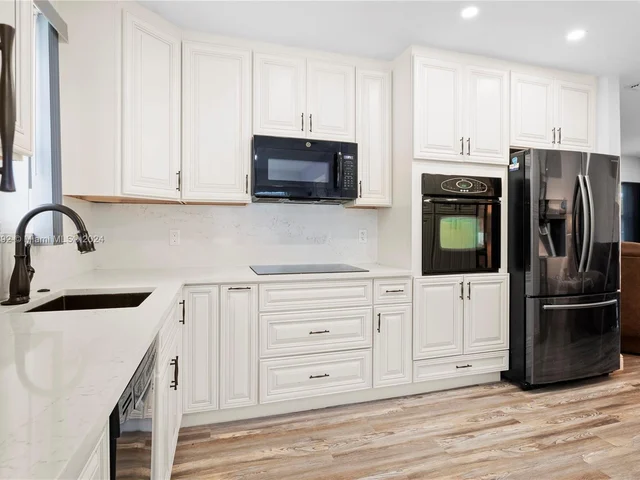 21 NW 56th Ct, Oakland Park FL 33309