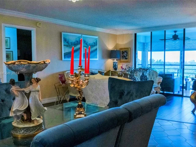 900 Saint Charles Pl, Pembroke Pines FL 33026