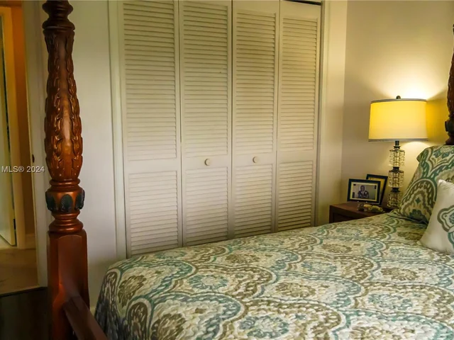 900 Saint Charles Pl, Pembroke Pines FL 33026