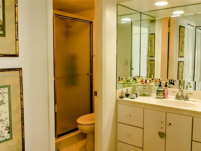 900 Saint Charles Pl, Pembroke Pines FL 33026