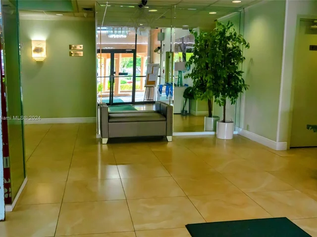 900 Saint Charles Pl, Pembroke Pines FL 33026