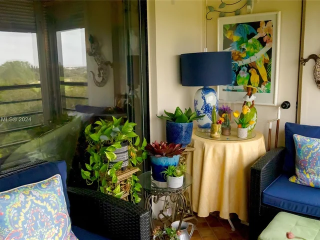 900 Saint Charles Pl, Pembroke Pines FL 33026