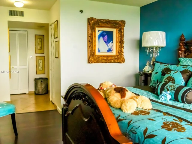 900 Saint Charles Pl, Pembroke Pines FL 33026