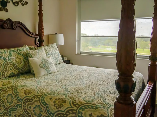 900 Saint Charles Pl, Pembroke Pines FL 33026