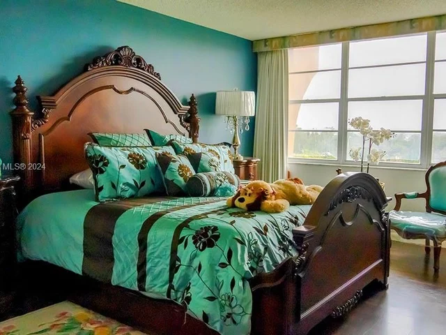 900 Saint Charles Pl, Pembroke Pines FL 33026