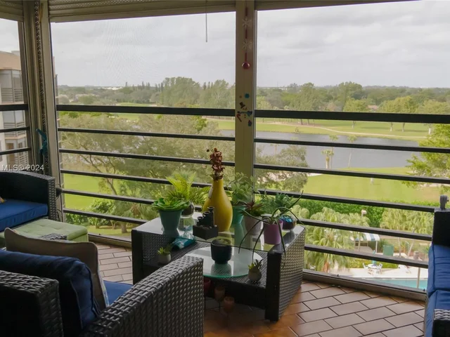 900 Saint Charles Pl, Pembroke Pines FL 33026