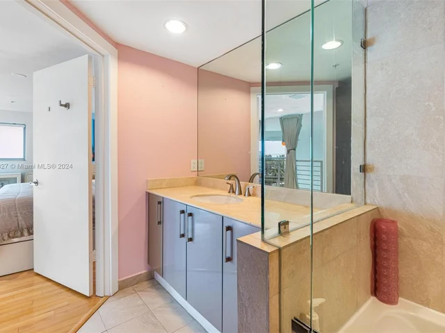 7728 Collins Ave # 16, Miami Beach FL 33141