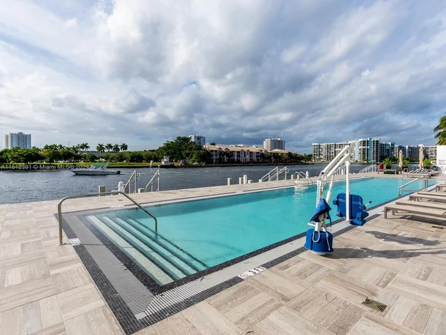 4010 S Ocean Dr # R3305, Hollywood FL 33019