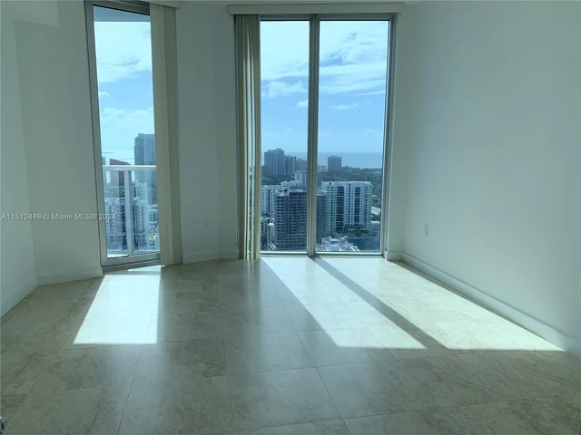 185 SW 7th St # 3910, Miami FL 33130