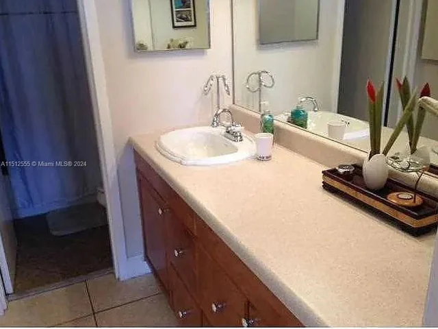 3375 N Country Club Dr # 304, Aventura FL 33180