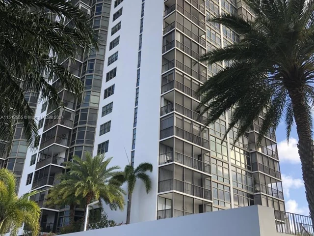 3375 N Country Club Dr # 304, Aventura FL 33180