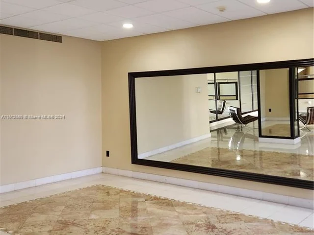 3375 N Country Club Dr # 304, Aventura FL 33180