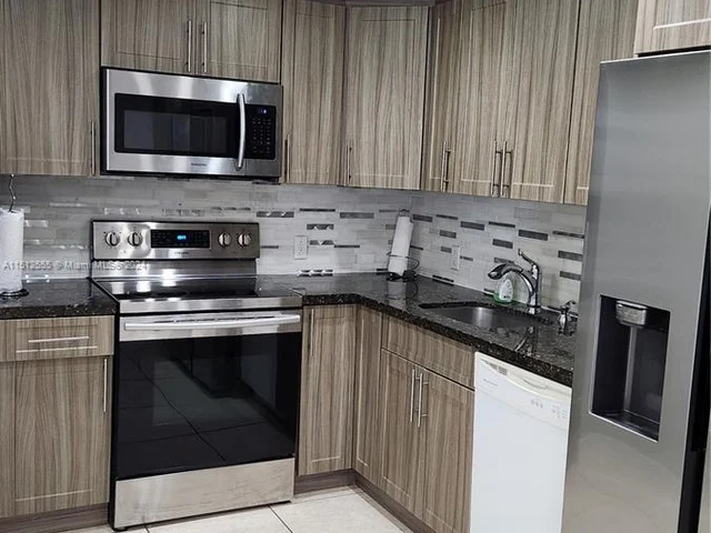 3375 N Country Club Dr # 304, Aventura FL 33180