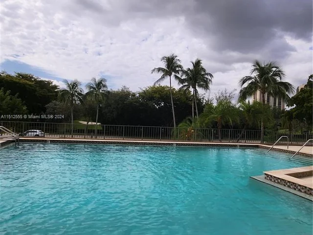 3375 N Country Club Dr # 304, Aventura FL 33180