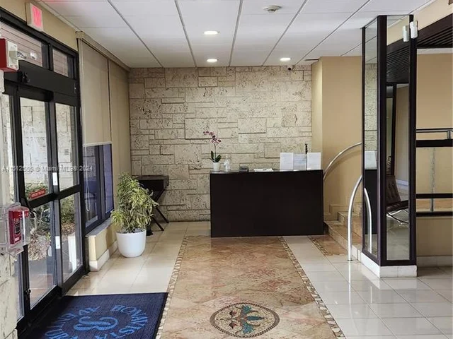 3375 N Country Club Dr # 304, Aventura FL 33180