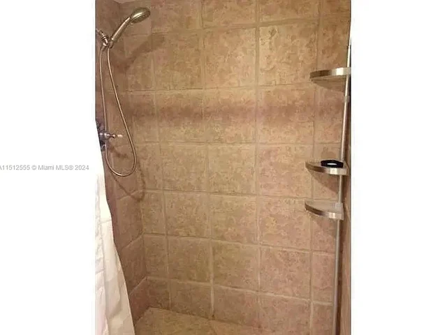 3375 N Country Club Dr # 304, Aventura FL 33180