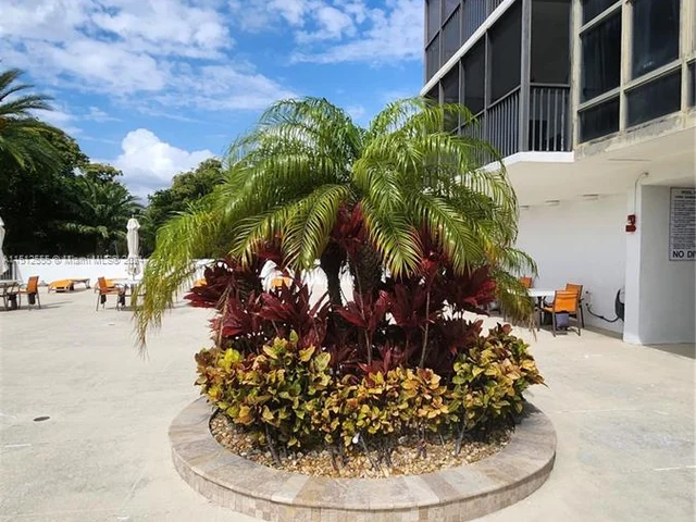 3375 N Country Club Dr # 304, Aventura FL 33180