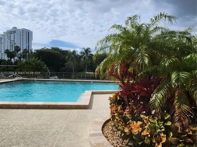 3375 N Country Club Dr # 304, Aventura FL 33180