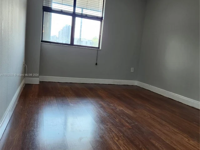 3375 N Country Club Dr # 304, Aventura FL 33180