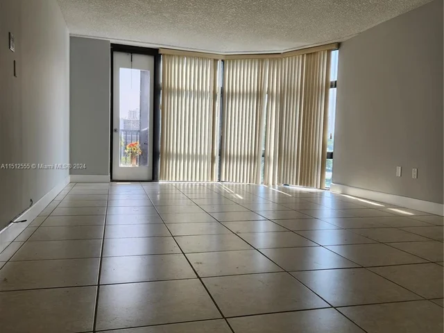 3375 N Country Club Dr # 304, Aventura FL 33180