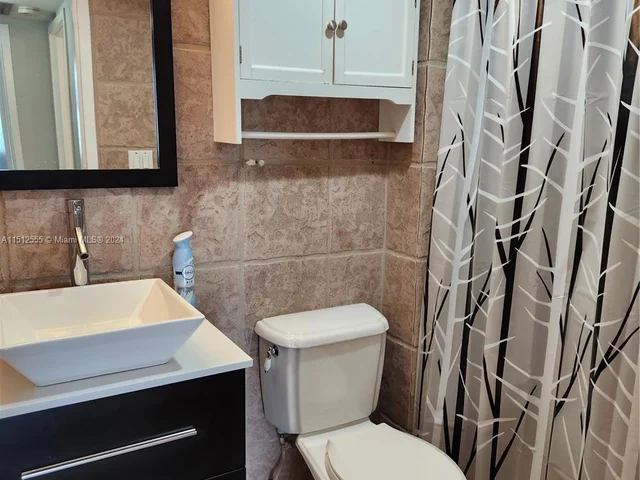 3375 N Country Club Dr # 304, Aventura FL 33180