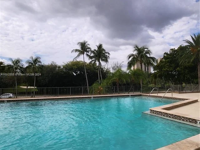 3375 N Country Club Dr # 304, Aventura FL 33180