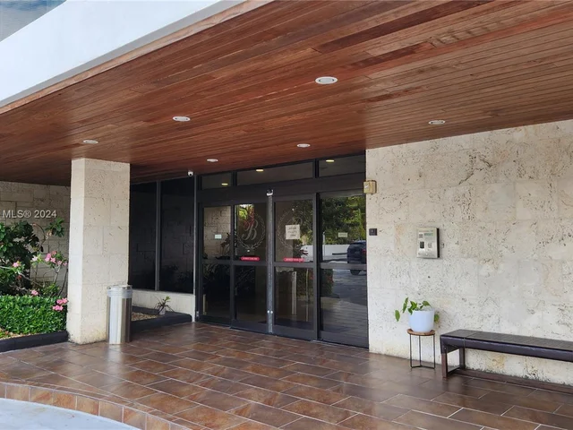 3375 N Country Club Dr # 304, Aventura FL 33180