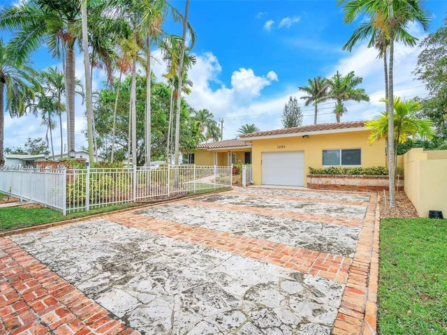 1206 Adams St, Hollywood FL 33019