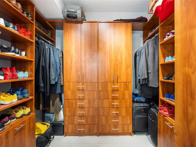 2841 NE 14th Ave, Wilton Manors FL 33334