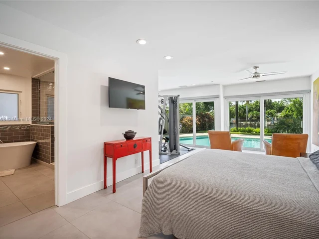 2841 NE 14th Ave, Wilton Manors FL 33334