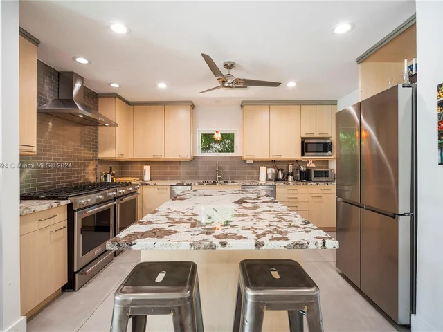 2841 NE 14th Ave, Wilton Manors FL 33334