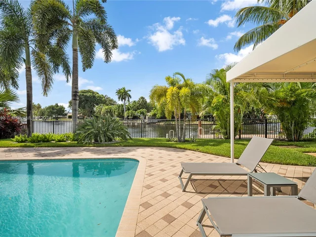 2841 NE 14th Ave, Wilton Manors FL 33334