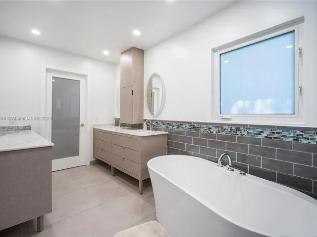 2841 NE 14th Ave, Wilton Manors FL 33334