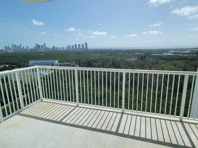 14951 Royal Oaks Ln # 2502, North Miami FL 33181