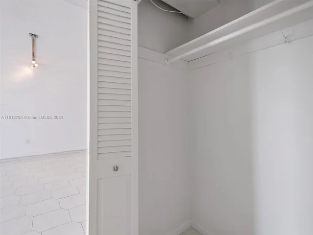 400 Kings Point Dr # 523, Sunny Isles Beach FL 33160